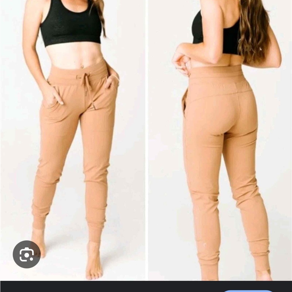 ZYIA Camel Ascend Joggers BNWT